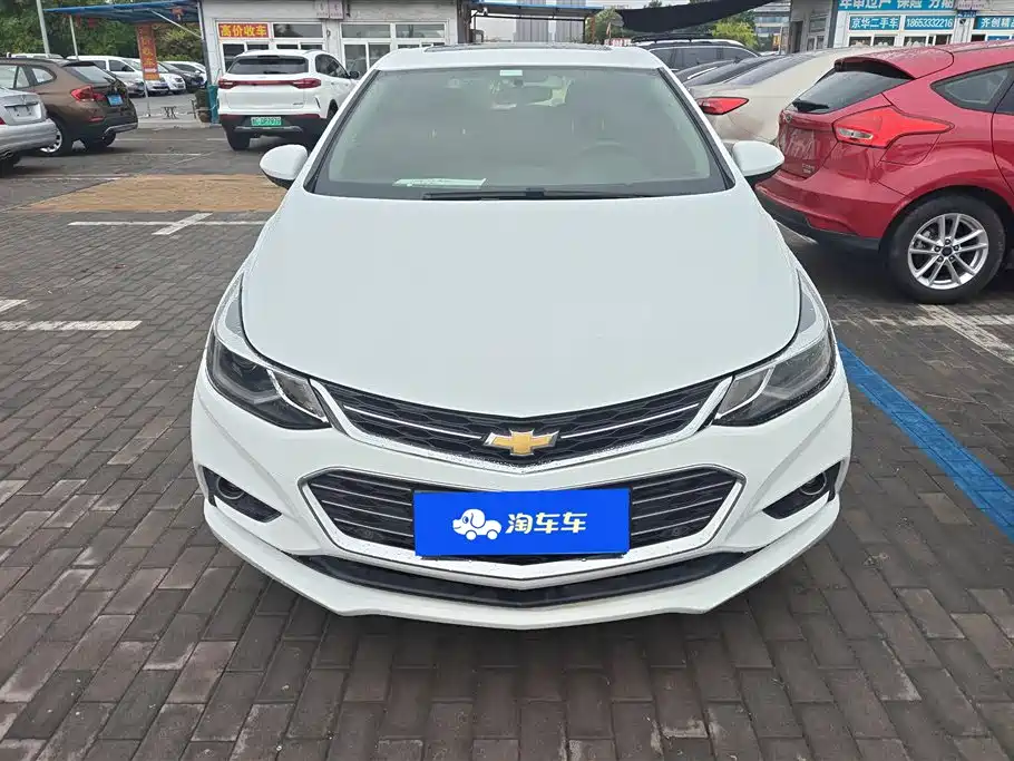 Chevrolet Cruze 2017 1.4T Hatchback DCT Leading Edge Edition фото 2