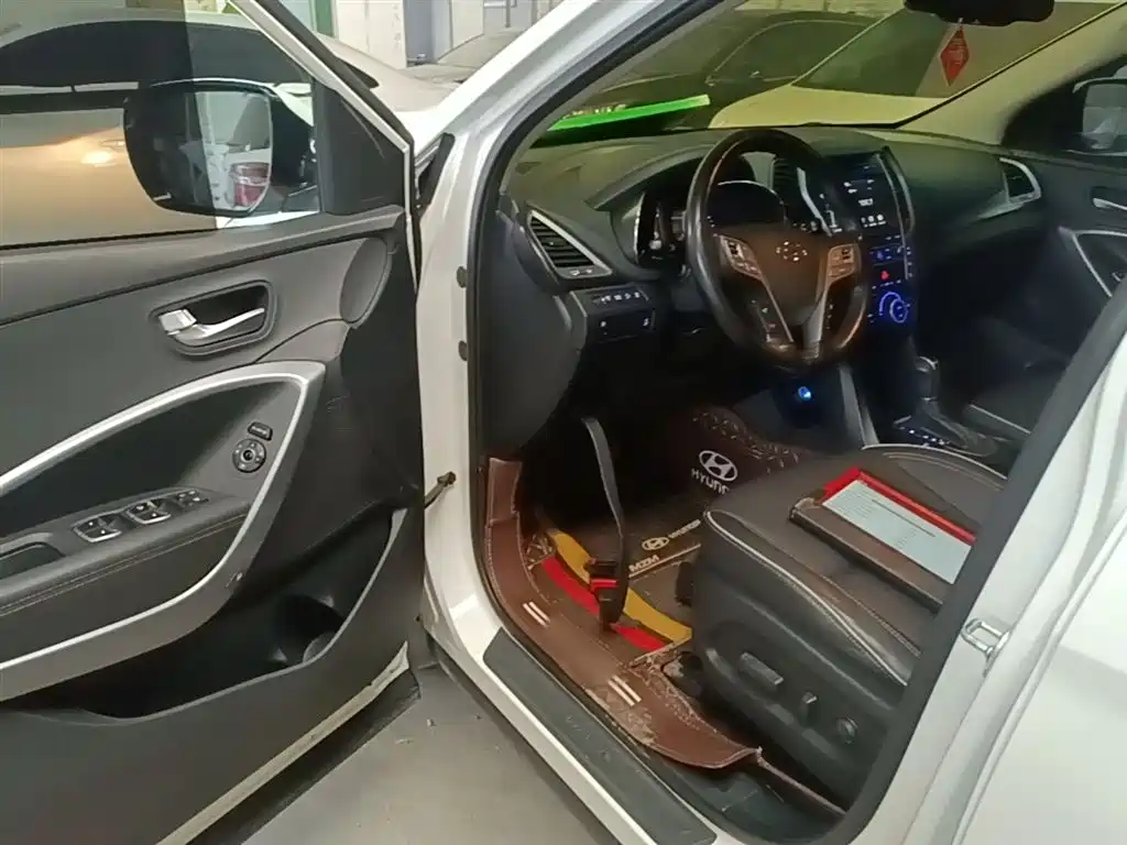 Hyundai Santa Fe 2017 2.0T Automatic 4WD Intelligent 7-Seater фото 16