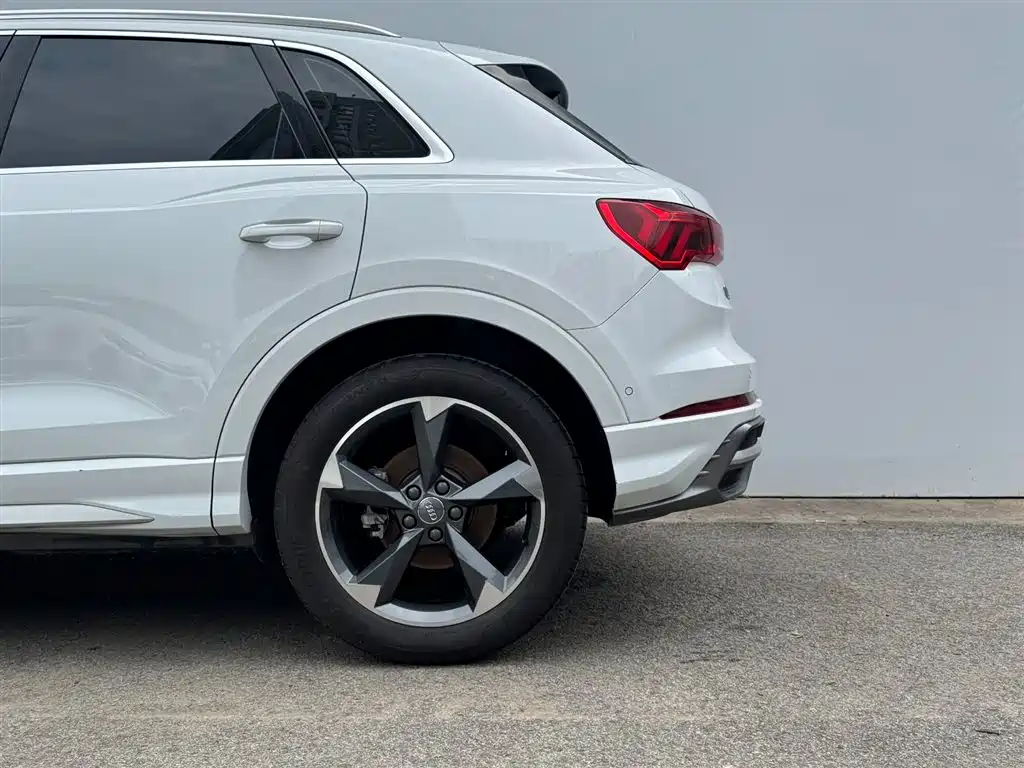 Audi Q3 2021 35 TFSI Fashion Sport фото 4