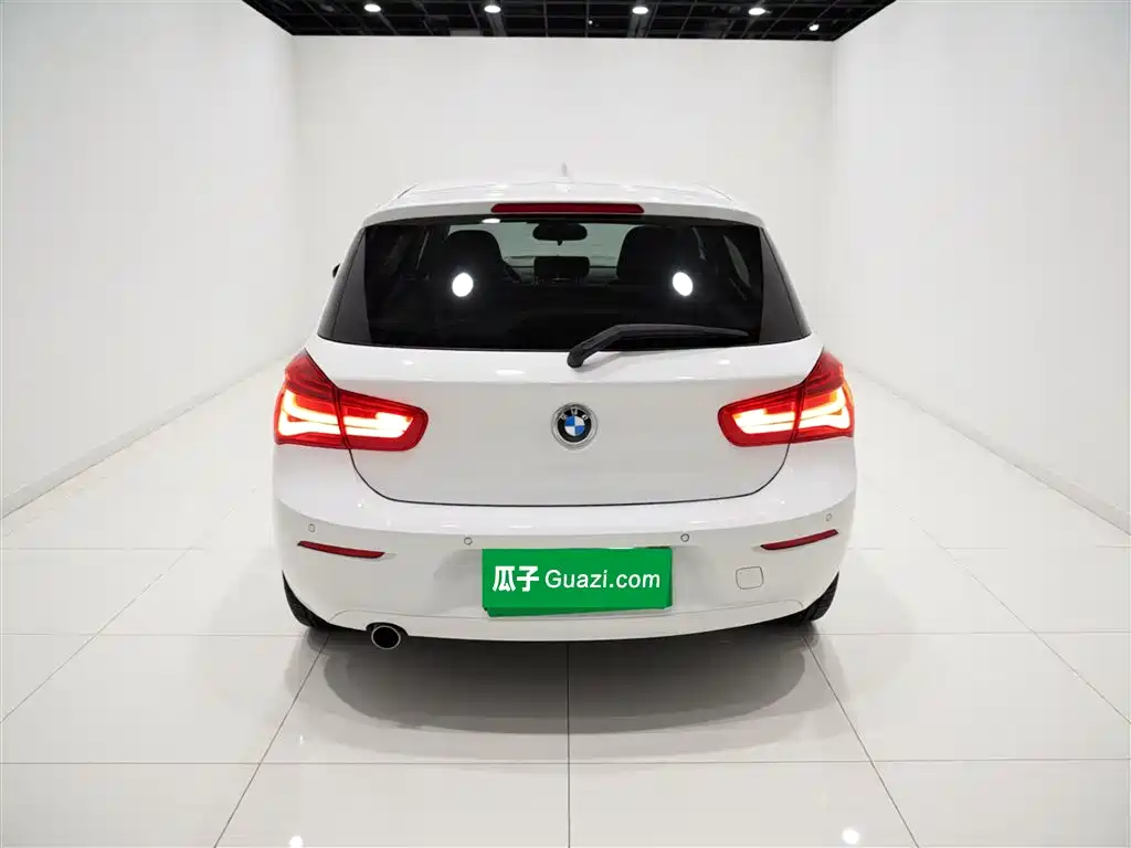 BMW 1 Series (Import) 2018 118i Leading фото 4