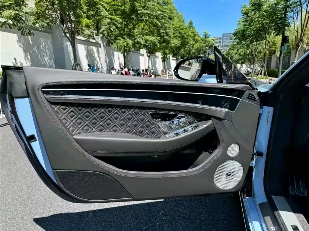 Bentley Continental 2022 4.0T GT V8 Convertible фото 6