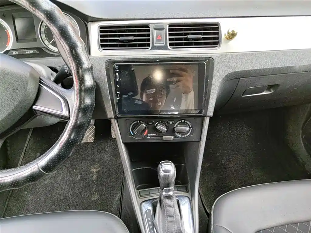 Škoda Rapid 2018 1.6L Automatic Comfort Edition фото 13
