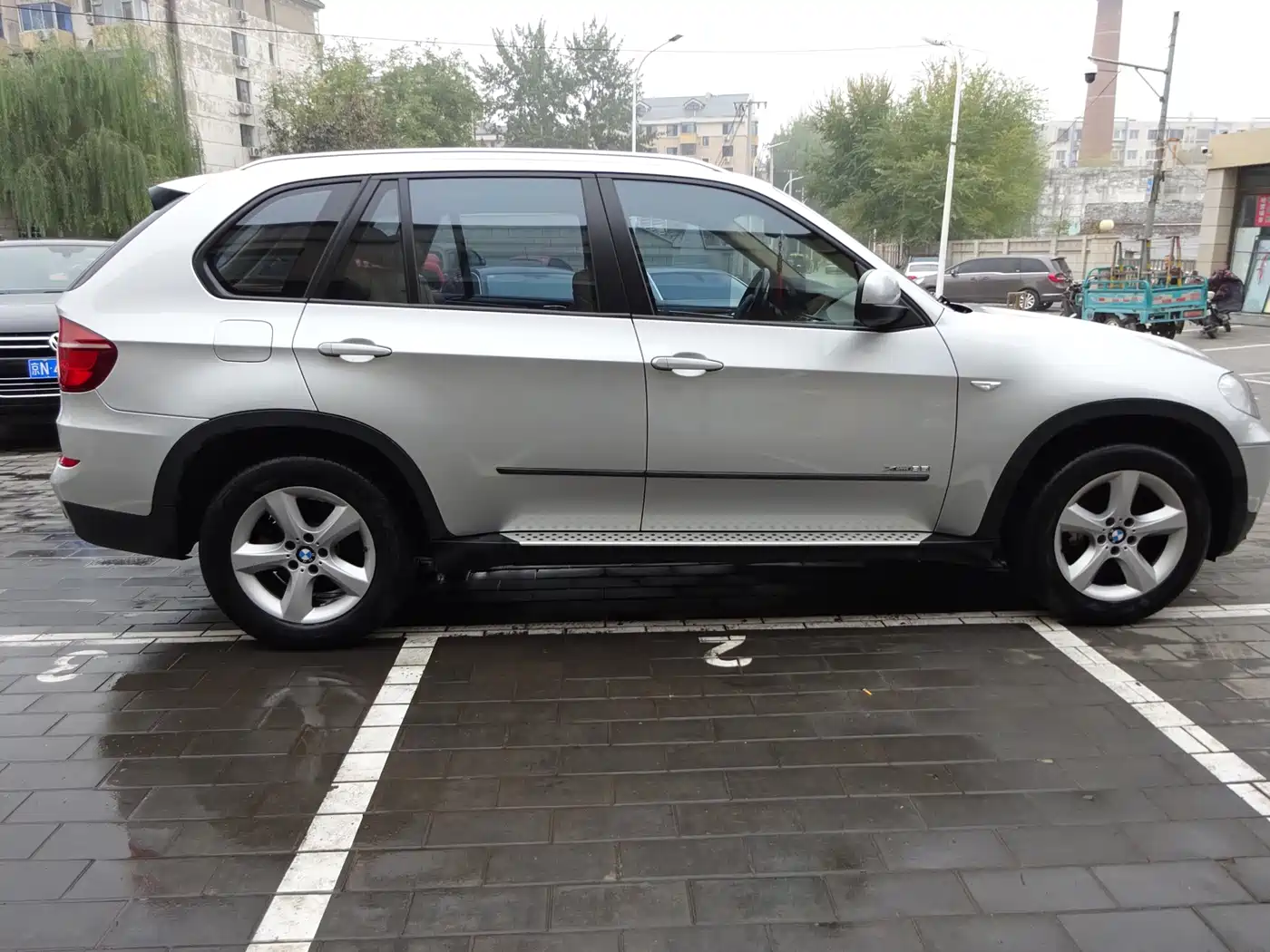 BMW X5 (Import) 2011 xDrive35i Leading Edition фото 12