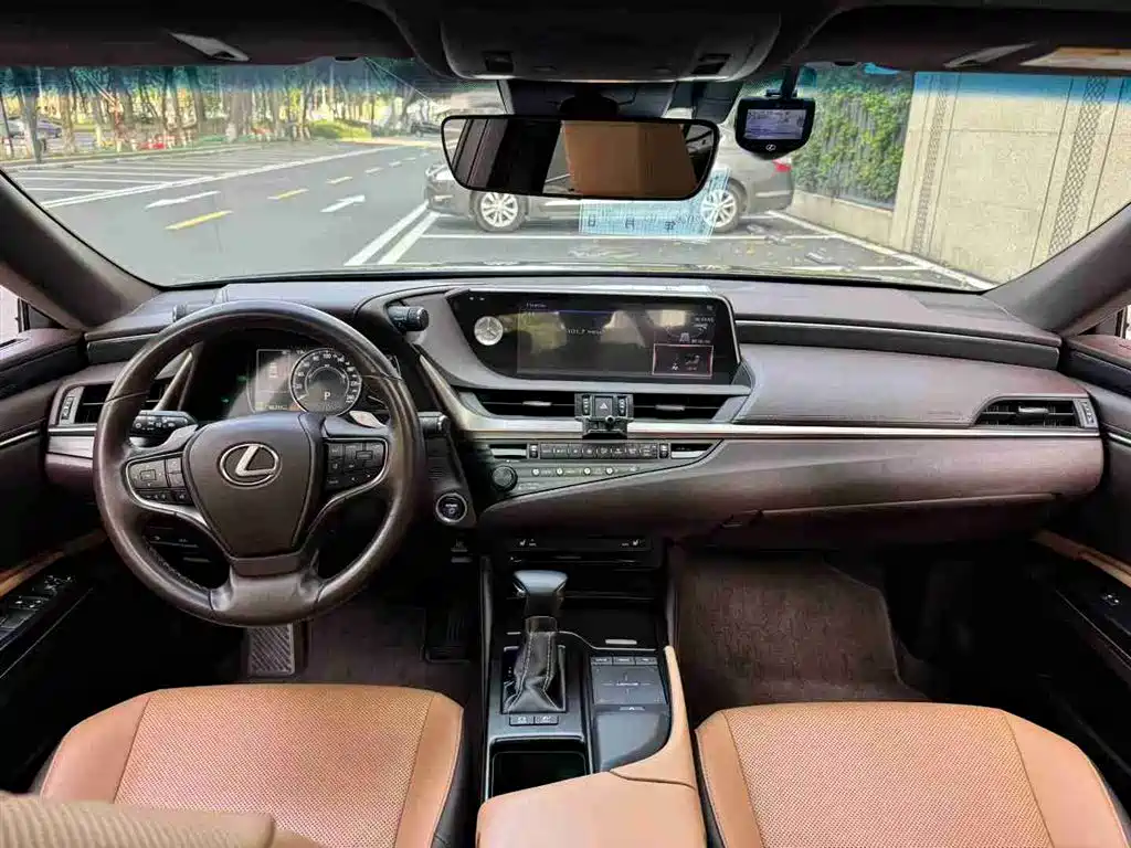 Lexus ES 2018 300h Excellence Edition China V фото 6