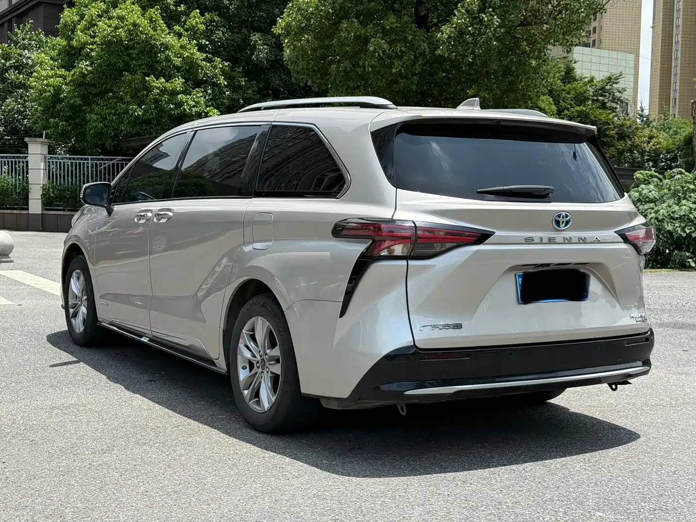 Toyota Sienna 2021 2.5L Hybrid Platinum Edition фото 19