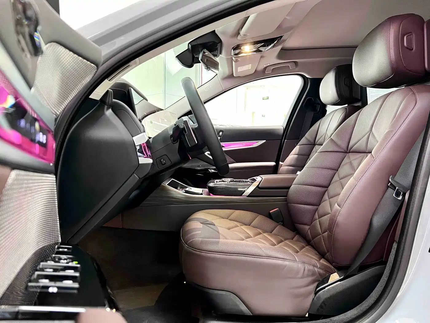 BMW 7 Series 2023 Model 735Li M Sport Package фото 7