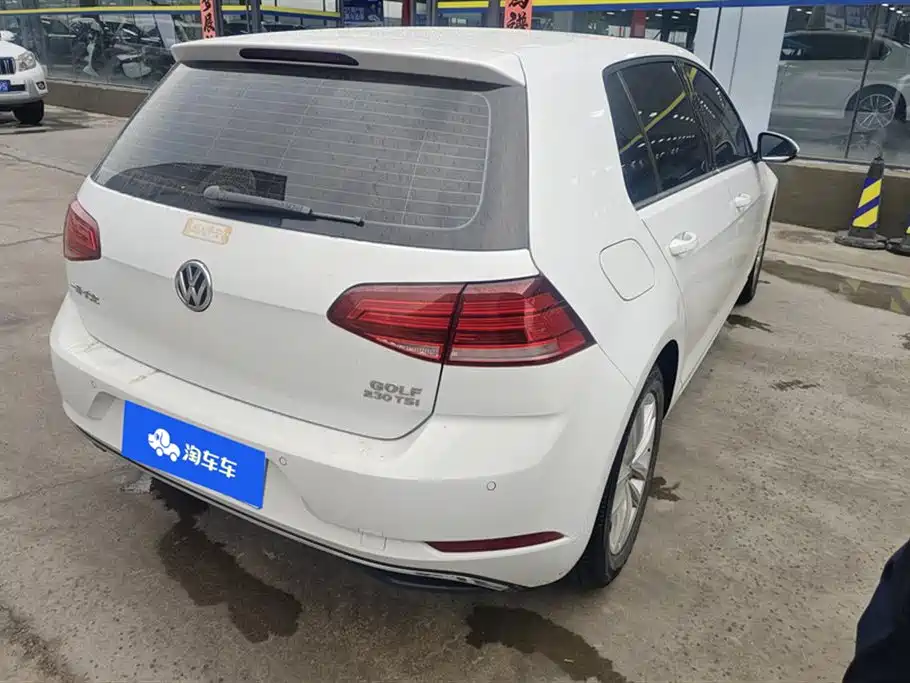 Volkswagen Golf 2018 230TSI Automatic Comfort фото 3