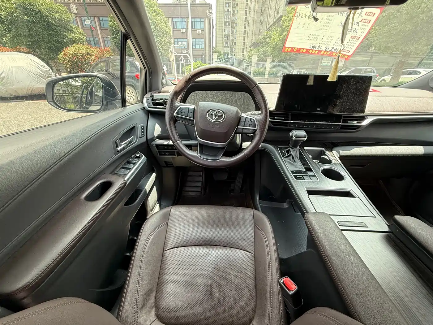 Toyota Sienna 2021 2.5L Hybrid Platinum Edition фото 9