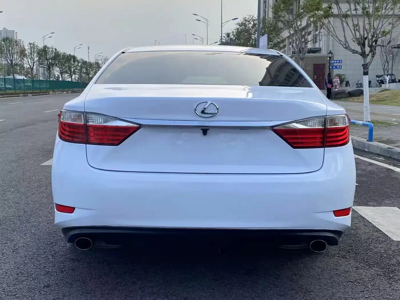 Фото 3 - Lexus ES