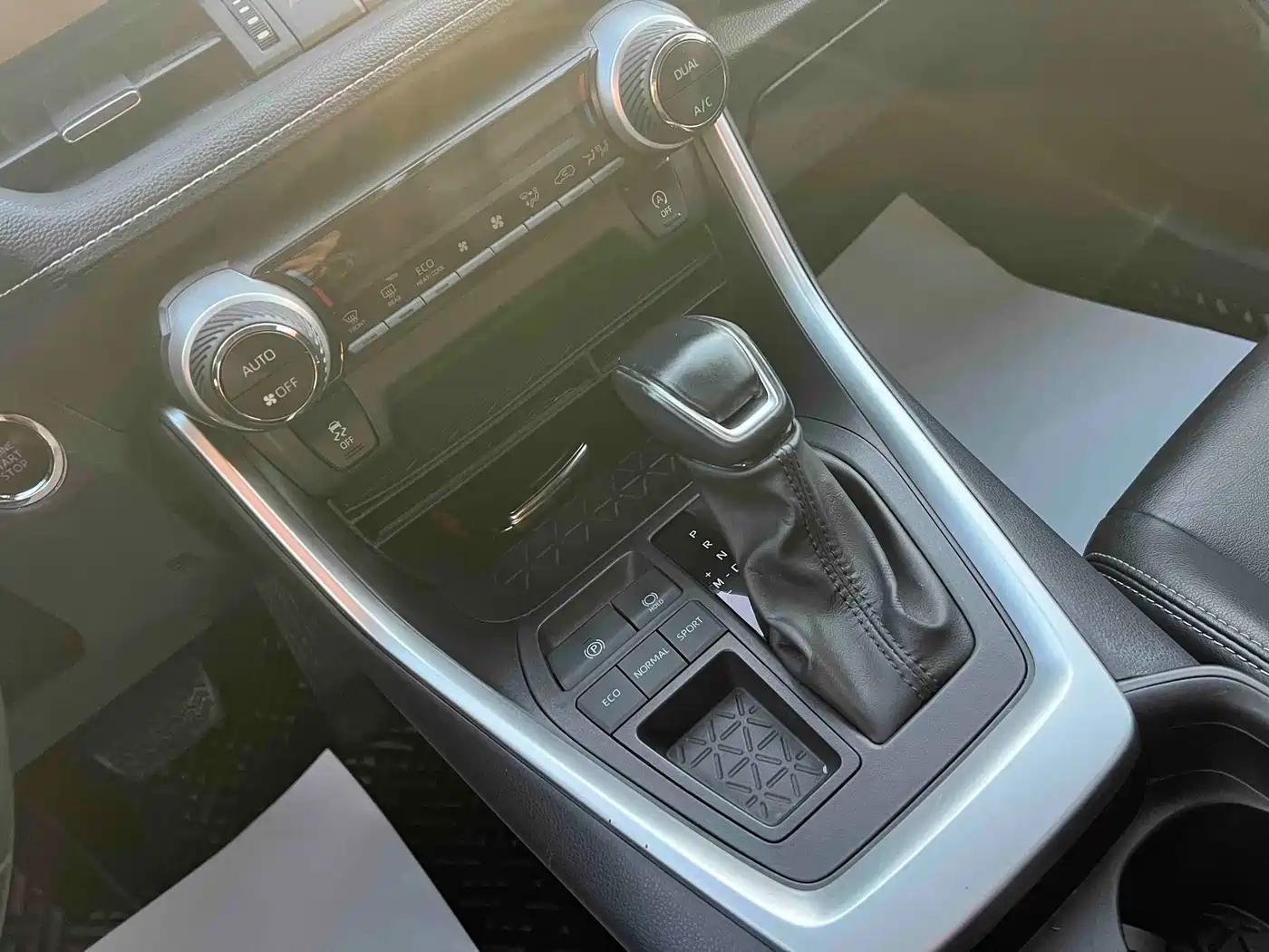 Toyota Wildlander 2022 2.0L CVT FWD Luxury Edition фото 11