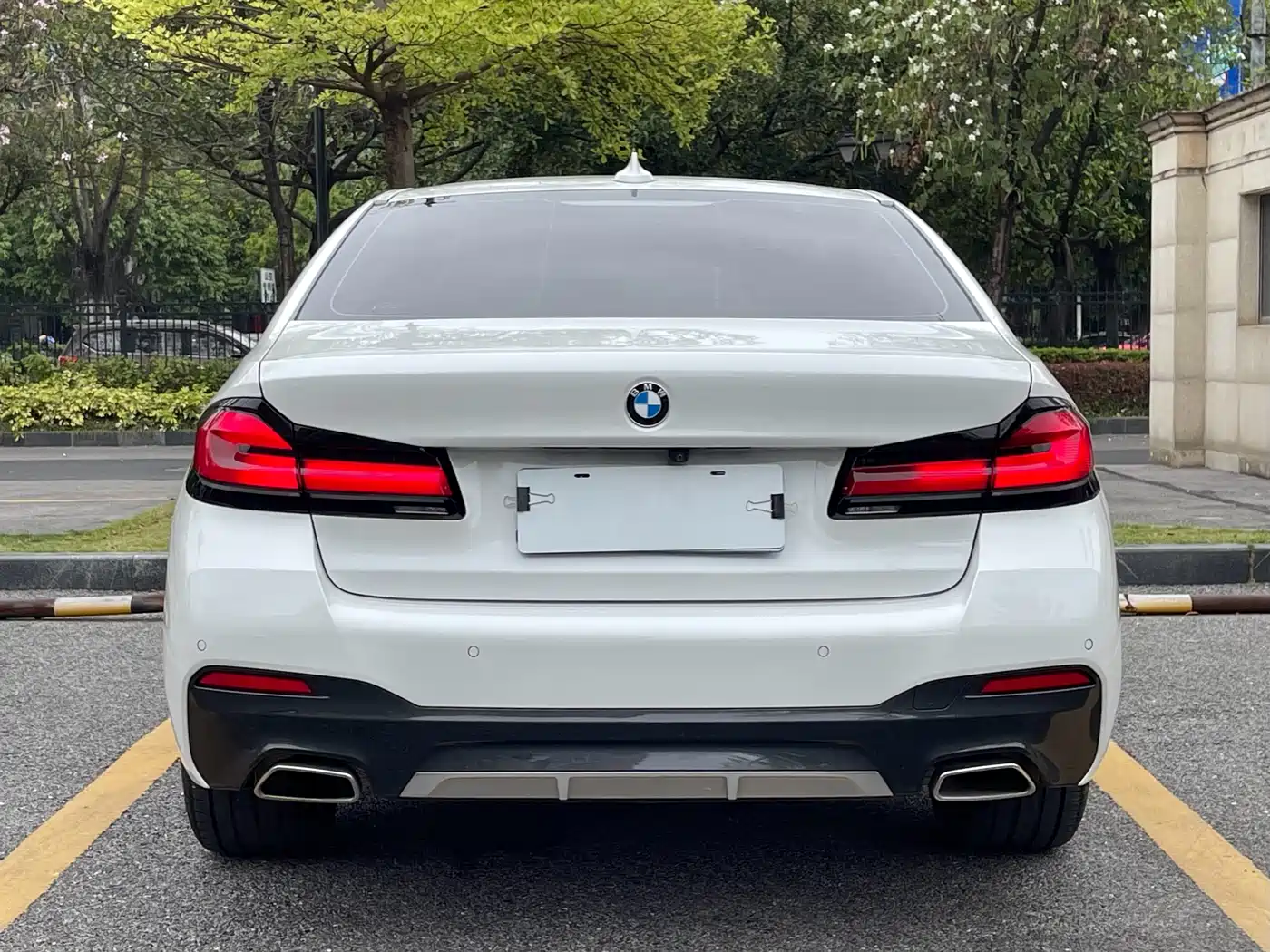 BMW 5 Series 2023 530Li Leading M Sport Package фото 5