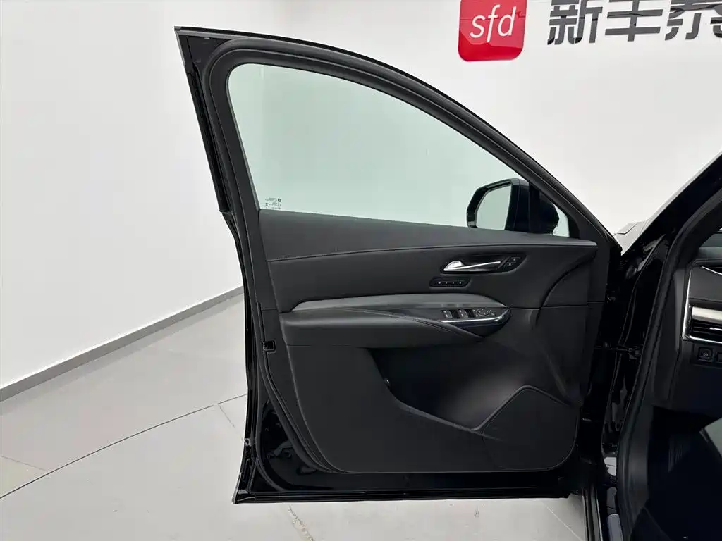 CADILLAC XT4