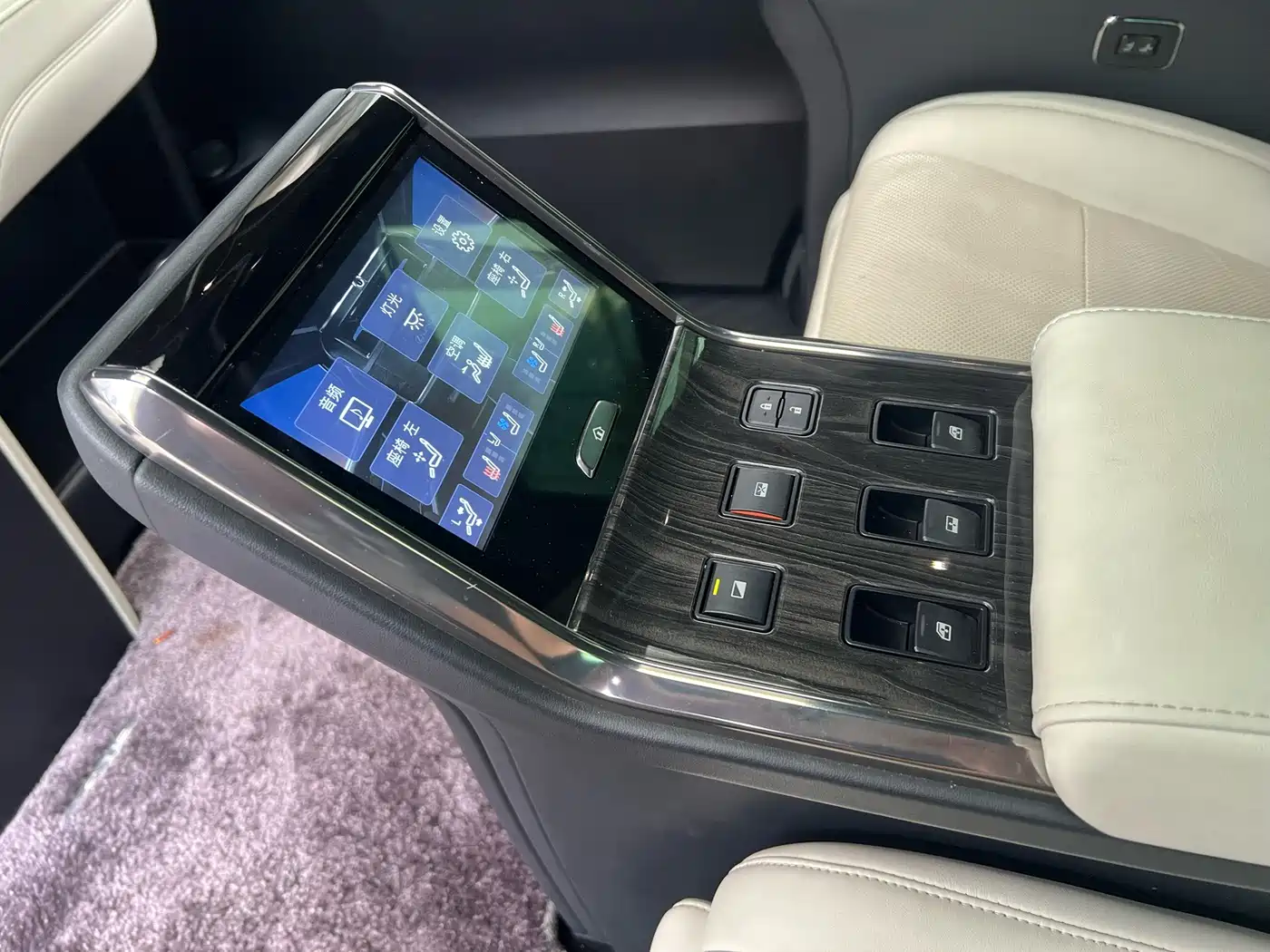 Lexus LM 2020 2020 300h 4-Seat Imperial Edition