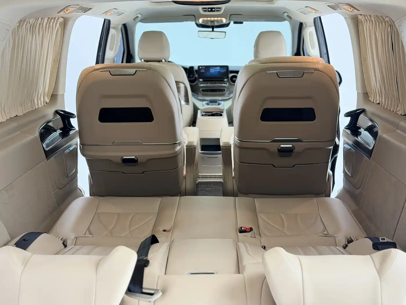 Mercedes-Benz V-Class 2021 V 260 L Long Wheelbase Premium Edition фото 13