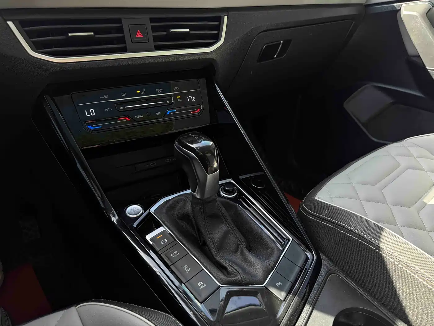 Volkswagen Tayron 2023 280TSI 2WD Luxury Plus Advanced Edition фото 13