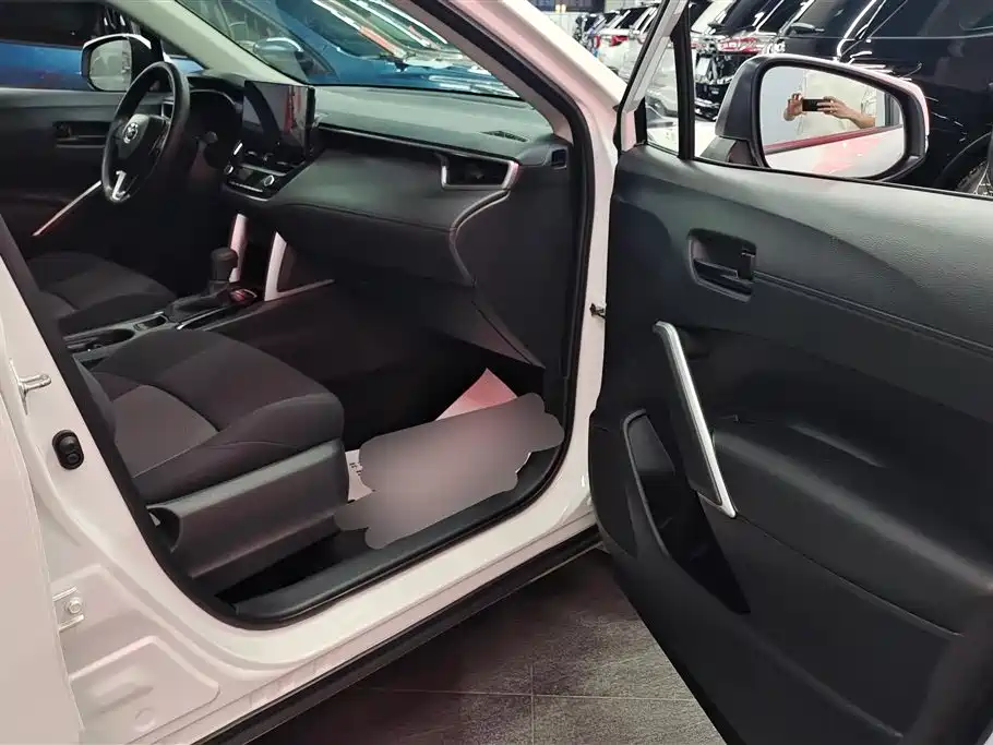 Toyota Frontlander 2023 2.0L CVT Leading Edition фото 8