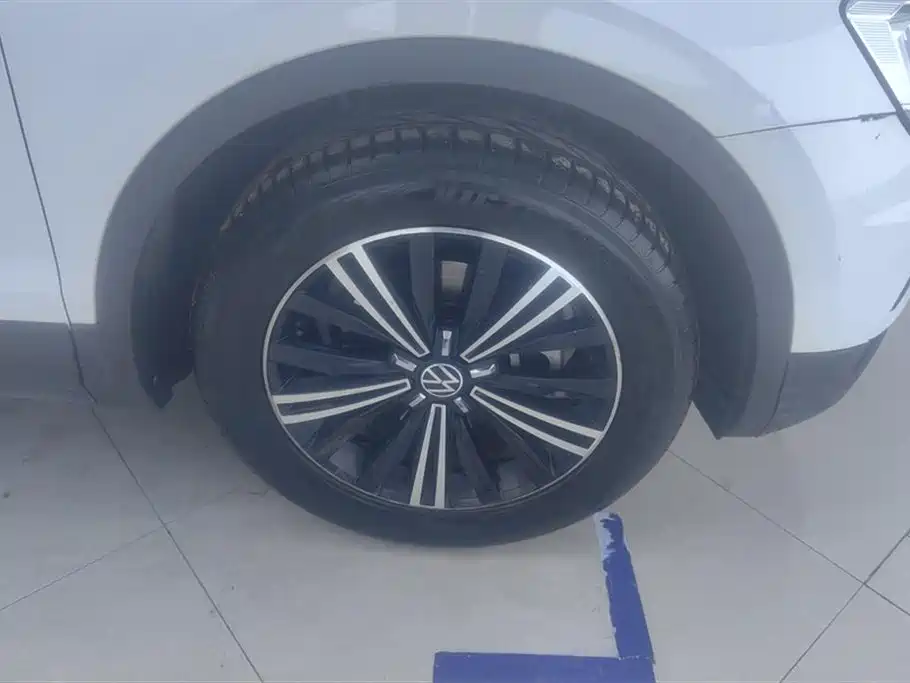 Volkswagen Tiguan L 2021 330TSI Automatic 2WD Smart фото 6