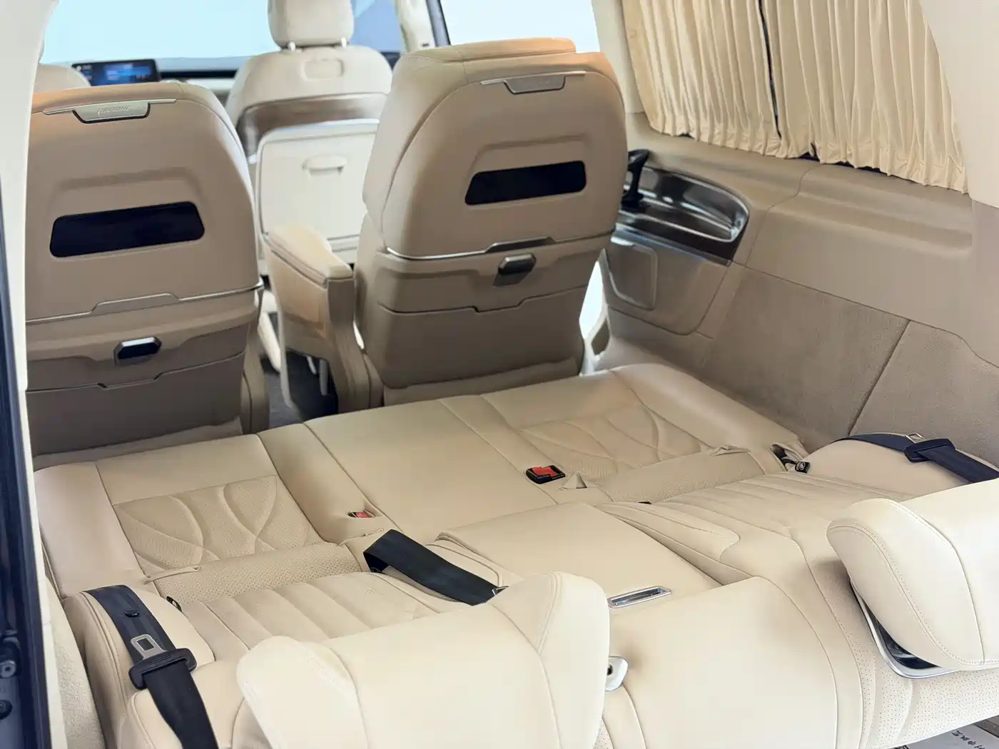 Mercedes-Benz V-Class 2021 V 260 L Long Wheelbase Premium Edition фото 14