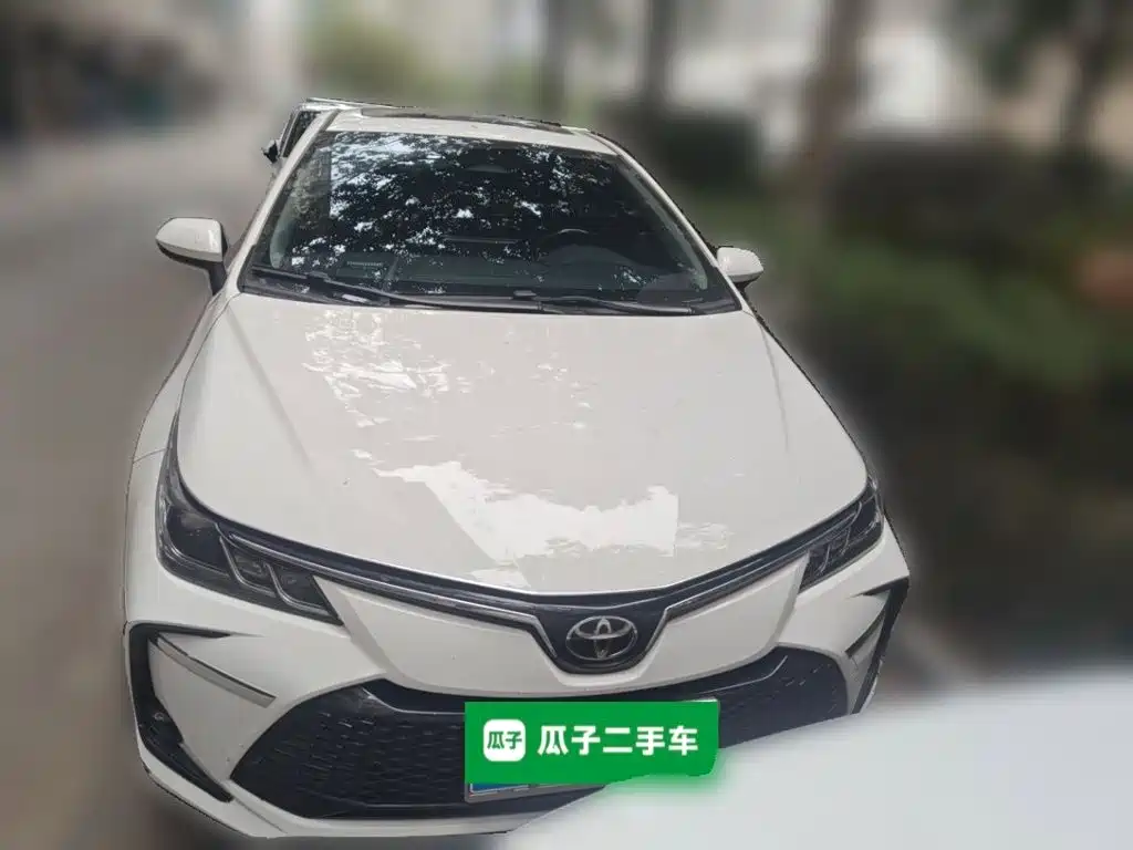 Фото 2 - Toyota Corolla