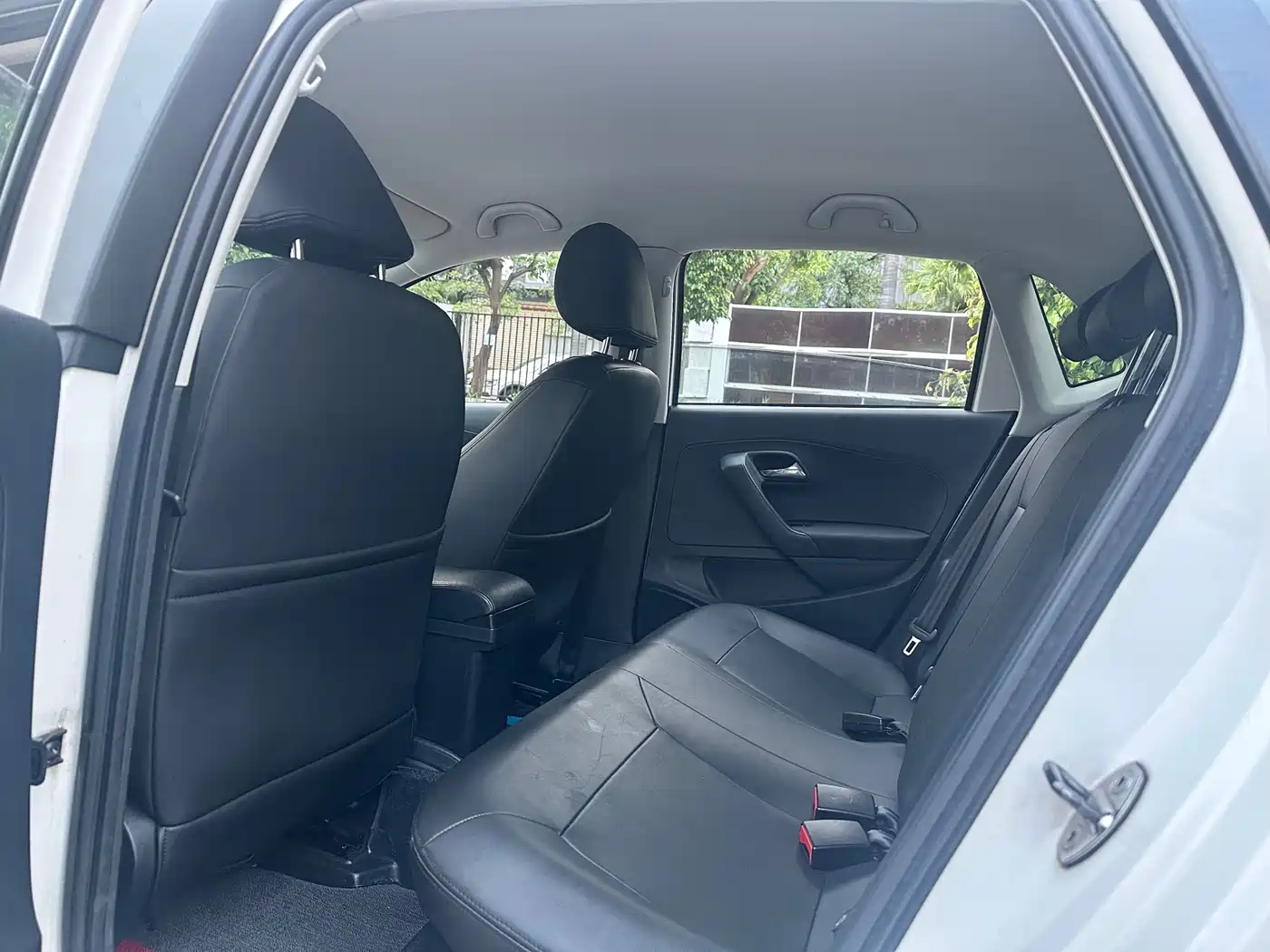 Volkswagen Polo 2016 1.4L Manual Trend фото 5