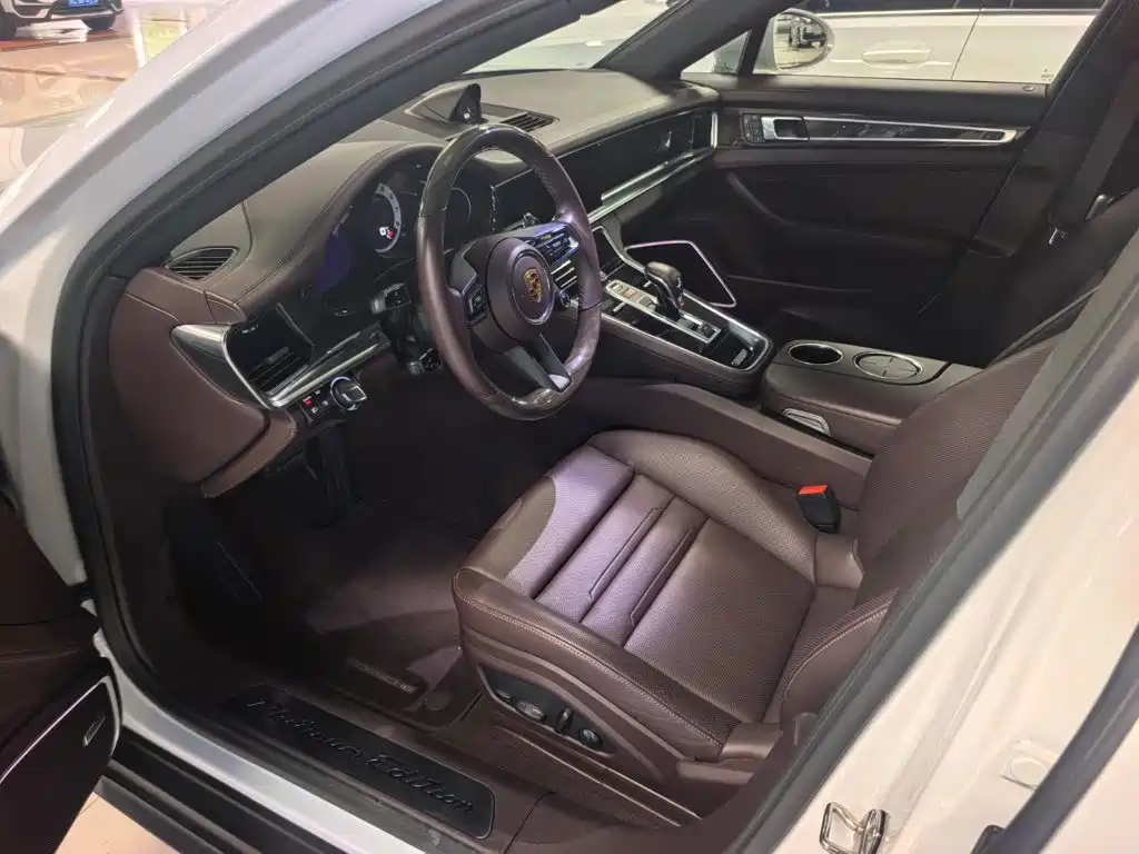 Photo 5 - Porsche Panamera