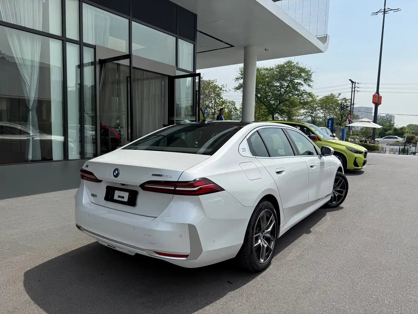 BMW i5 2025 eDrive 35L Luxury Package фото 4