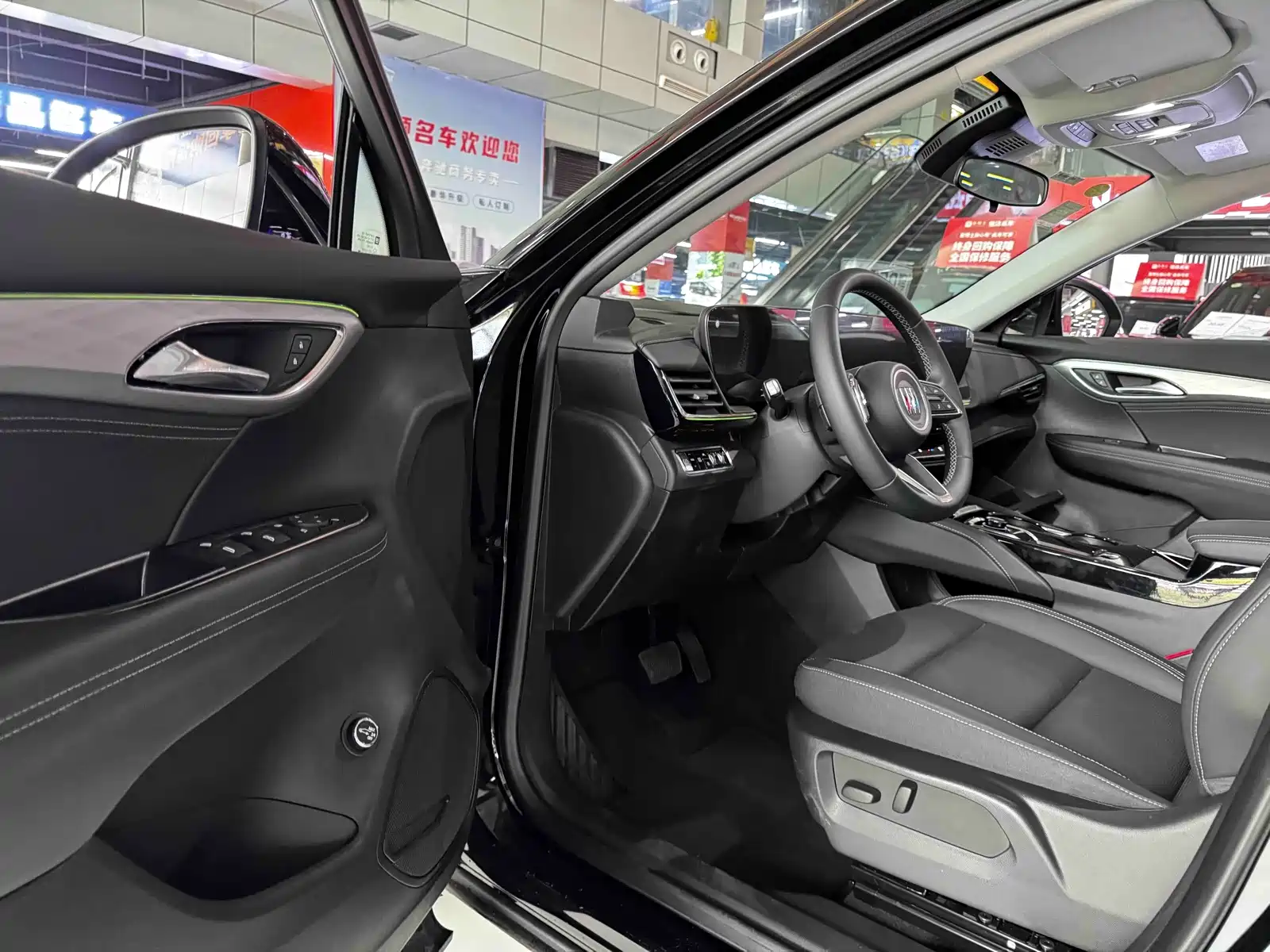 Photo 6 - Buick Envision S