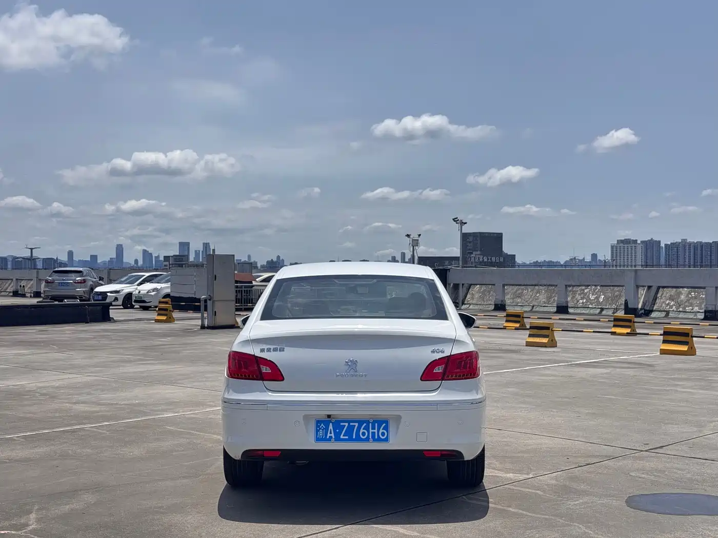 Peugeot 408 2013 2.0L Automatic Comfort Edition фото 5