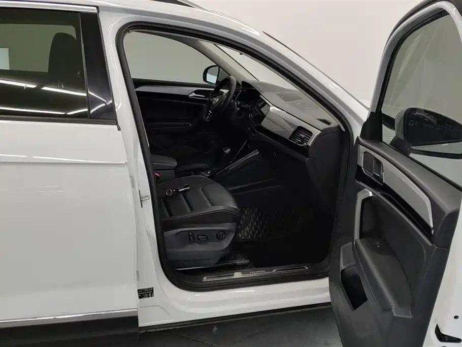 Volkswagen Tayron 2022 280TSI 2WD Luxury Smart Connect Edition фото 8