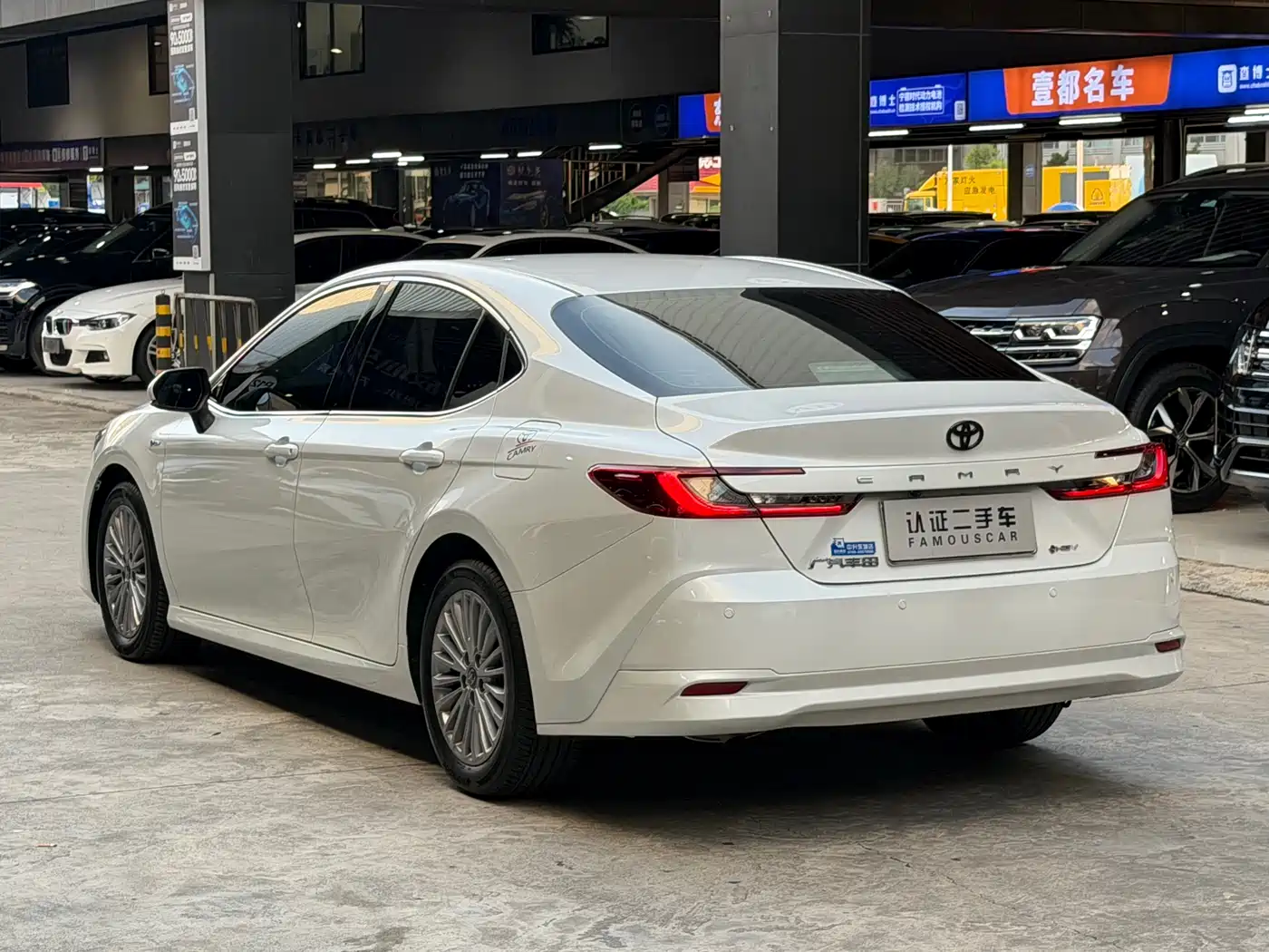 Toyota Camry 2024 Hybrid 2.0HE Elite Edition фото 6