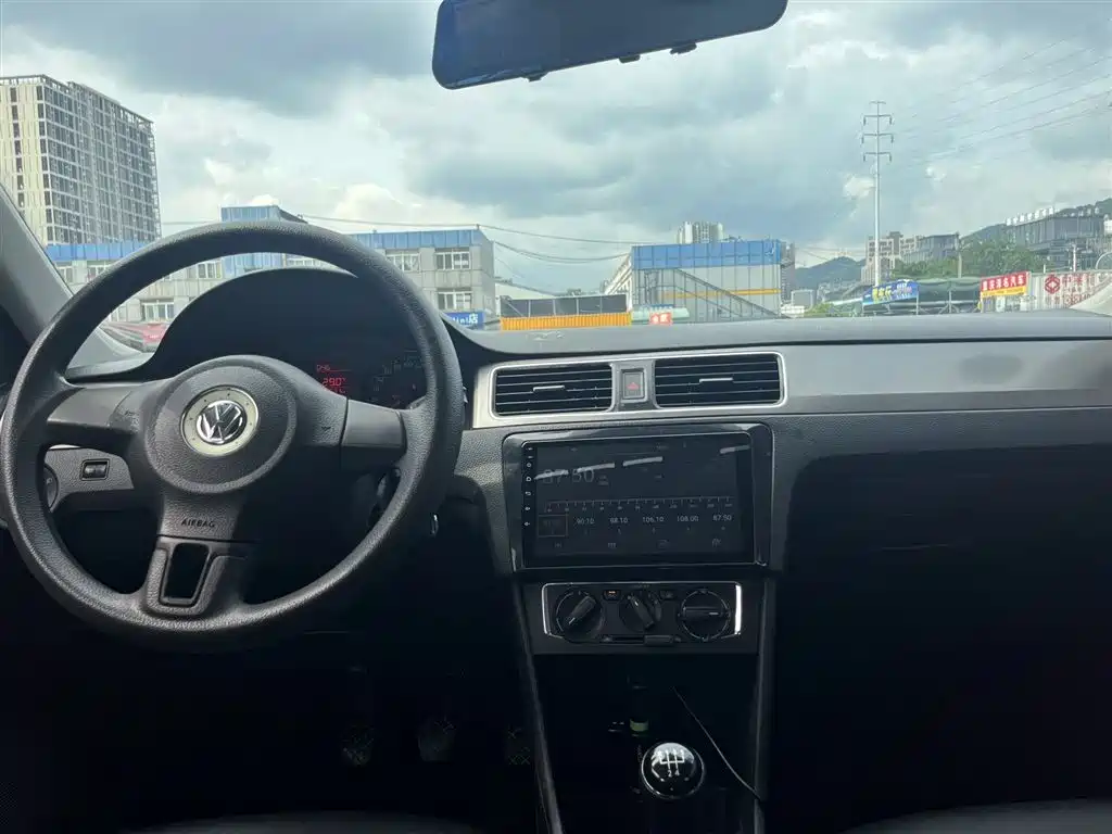 Volkswagen Santana 2015 1.6L Manual Comfort Edition фото 4