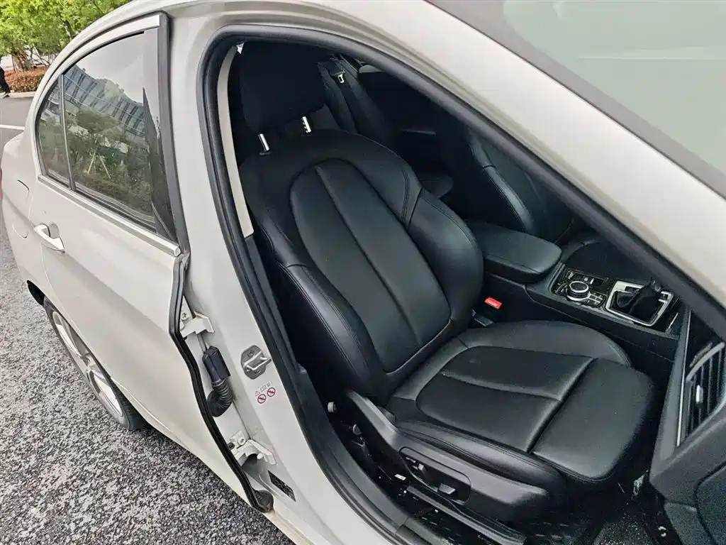 BMW 1 Series 2018 Facelift 118i Design Package фото 18