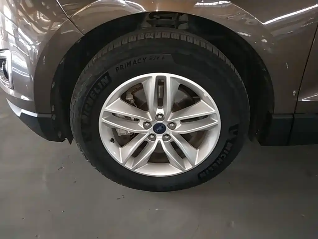 Фото 23 - Ford Edge