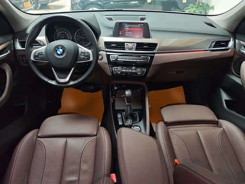 BMW X1 2018 sDrive18Li Premium Model фото 10