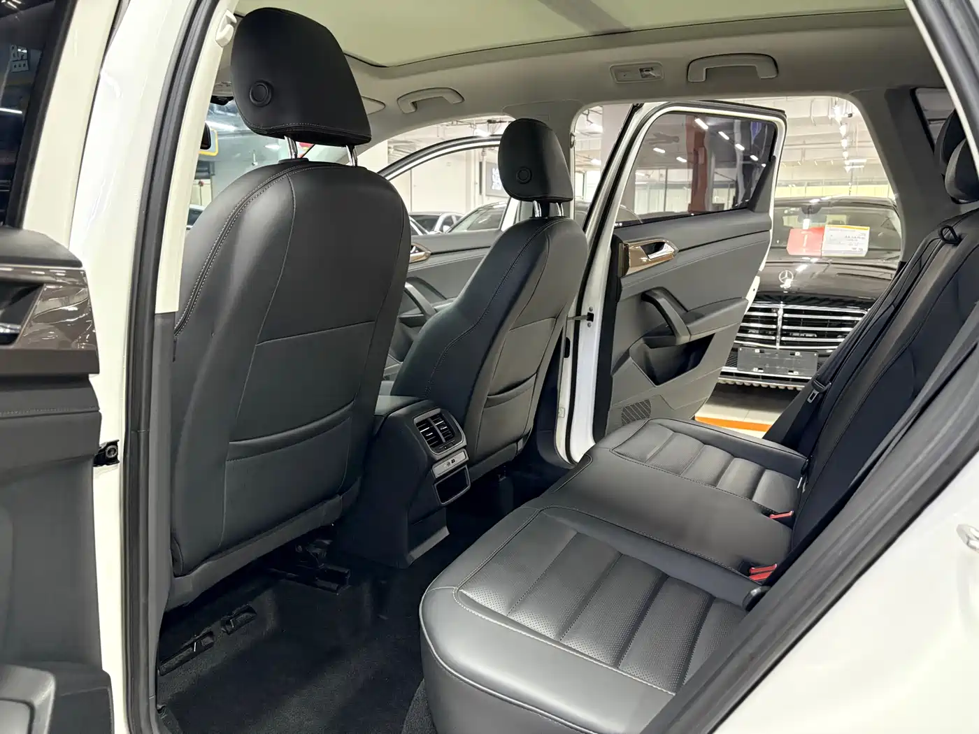 Volkswagen Tharu 2022 280TSI FWD Luxury Edition фото 5
