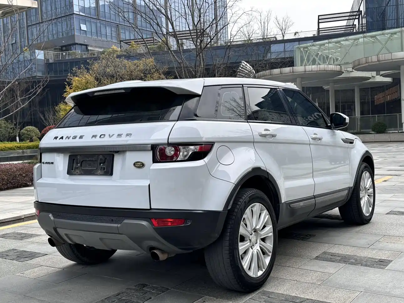 Land Rover Range Rover Evoque 2015 2.0T 5-Door Intelligent Edition фото 4