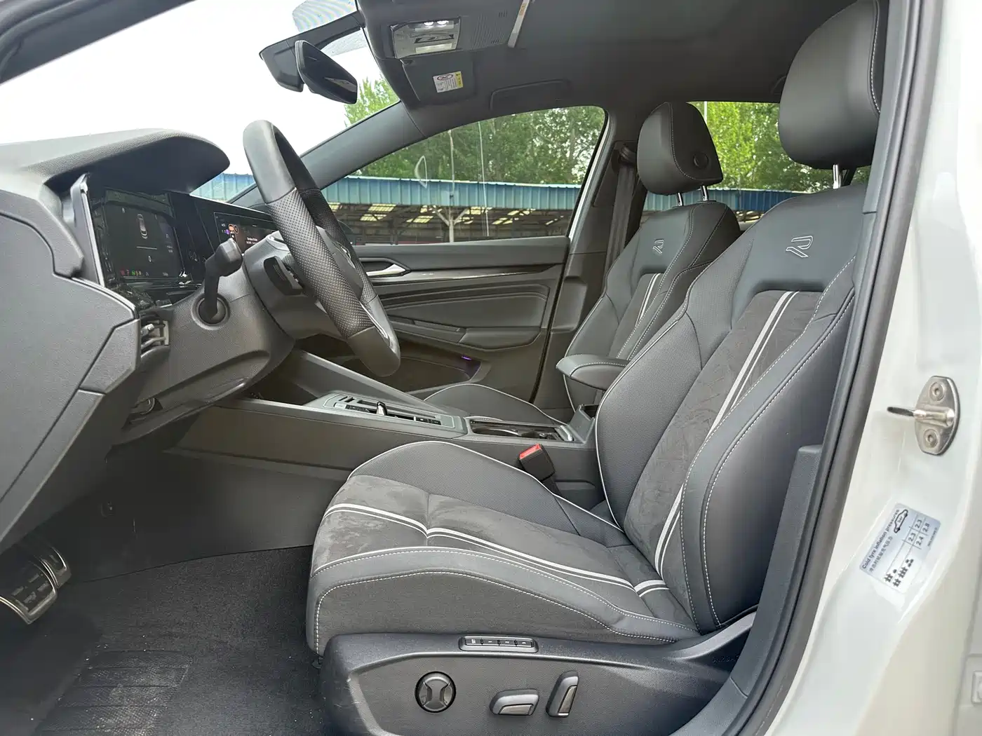 Volkswagen Golf 2023 Facelift 280TSI DSG R-Line Lite фото 6