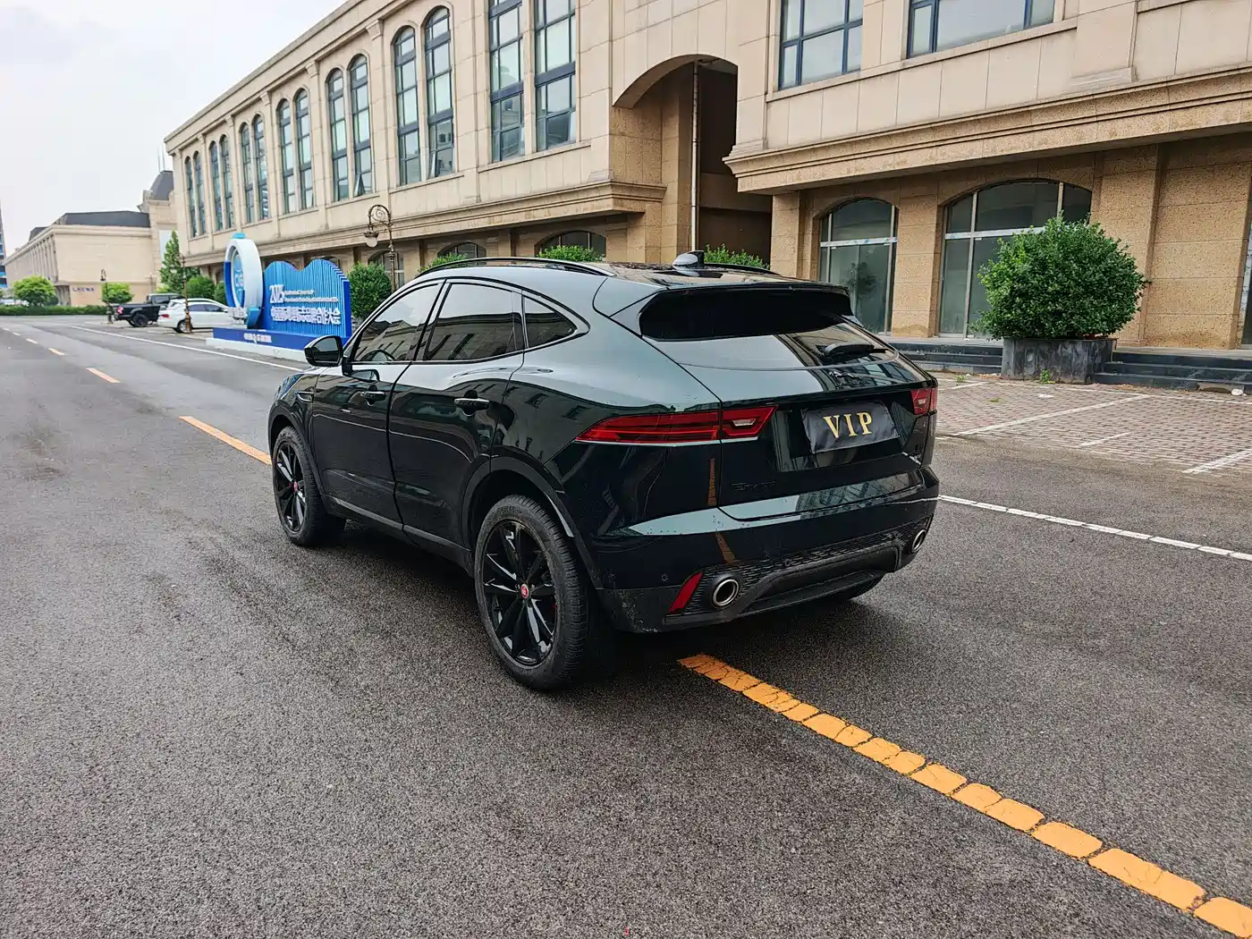 Jaguar E-PACE 2024 Gloss Black Sport Edition R-DYNAMIC SE BLACK фото 17