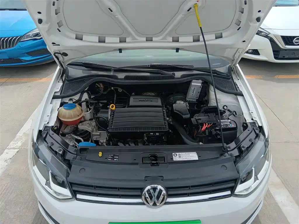 Volkswagen Polo 2014 1.4L Automatic Comfort Edition фото 16