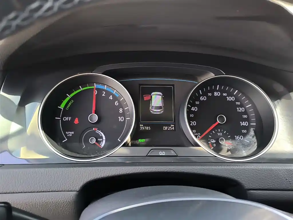 VOLKSWAGEN GOLF*PURE ELECTRICITY