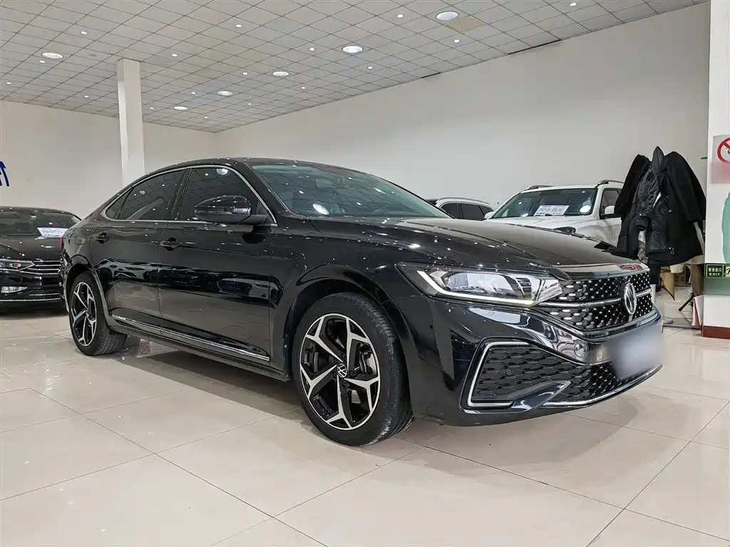 Volkswagen Passat 2023 Facelift 330TSI Starlight Elite Edition фото 4