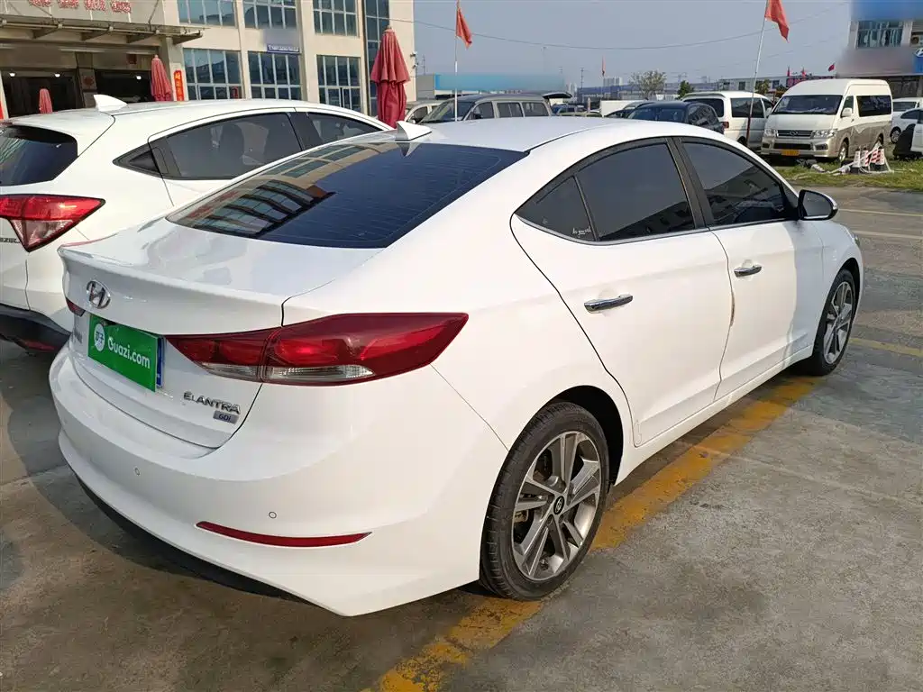 Hyundai Elantra 2016 Model 1.6L Automatic Smart Elite фото 7