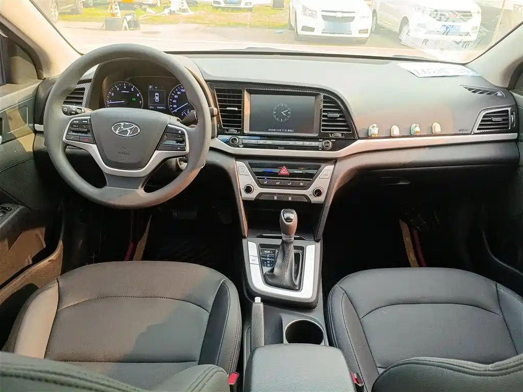 Hyundai Elantra 2016 Model 1.6L Automatic Smart Elite фото 10