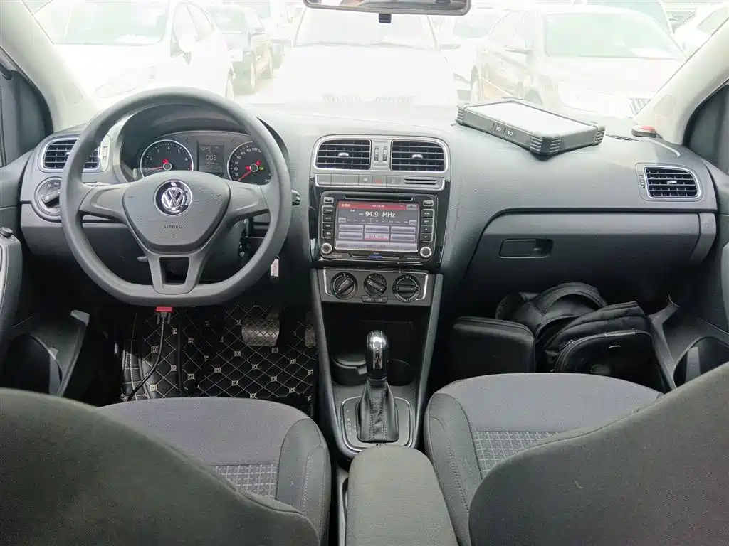 Volkswagen Polo 2014 1.4L Automatic Comfort Edition фото 6