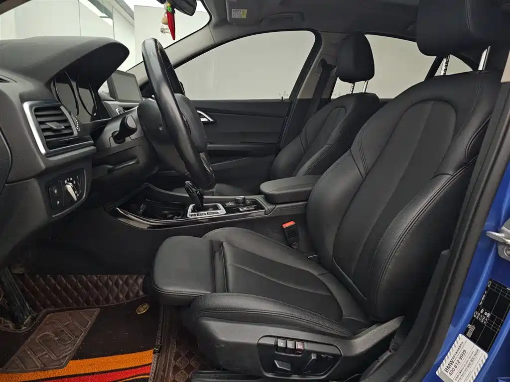 BMW 1 Series 2018 118i Sport Edition фото 7
