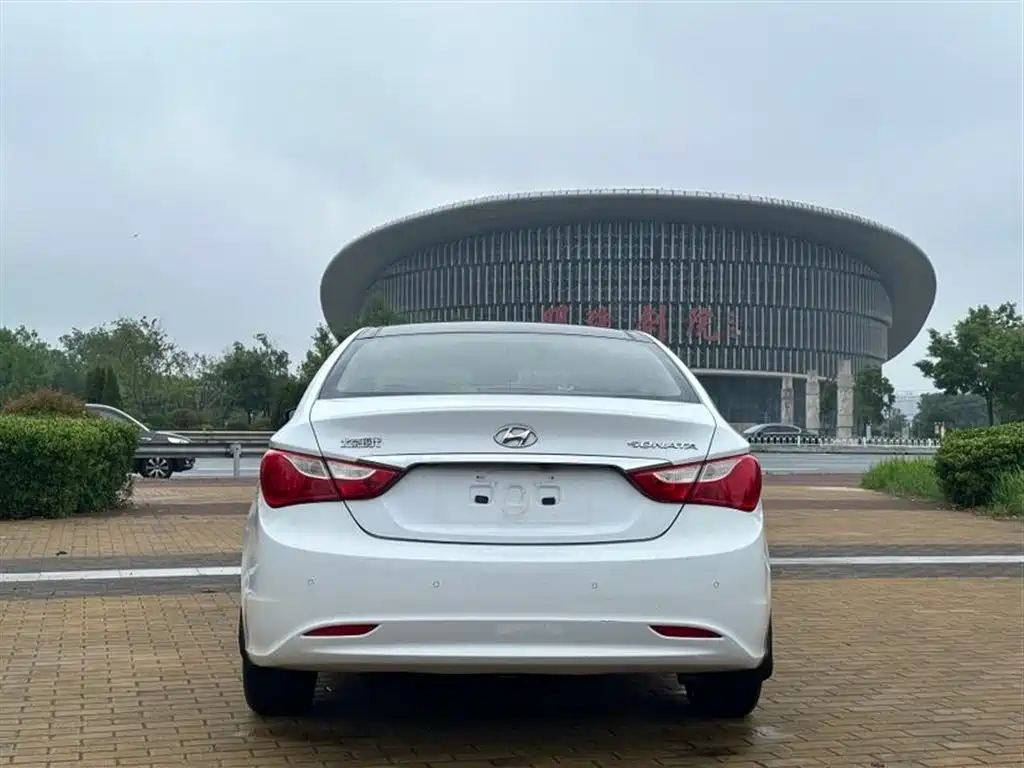 Hyundai Sonata 2013 2.0L Automatic Fashion Edition фото 5
