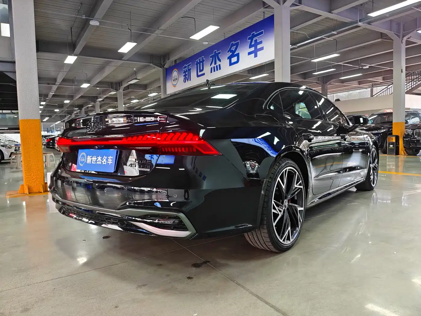 Audi A7L 2024 45 TFSI quattro Black Warrior Edition фото 14
