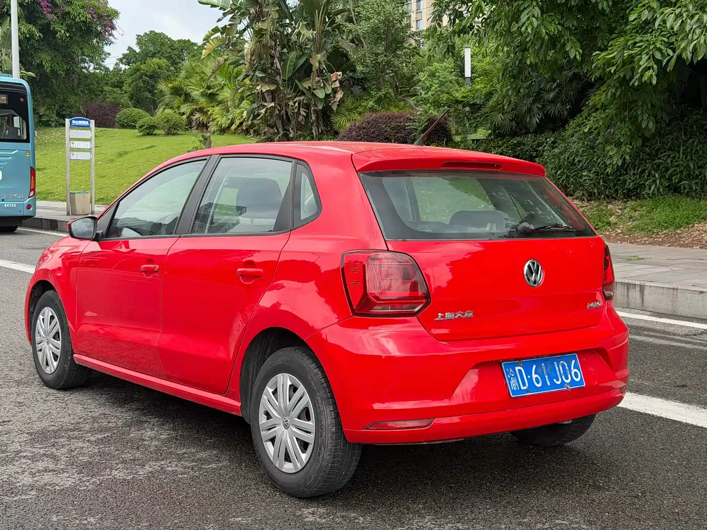 Volkswagen Polo 2014 1.4L Manual Trend Edition фото 9