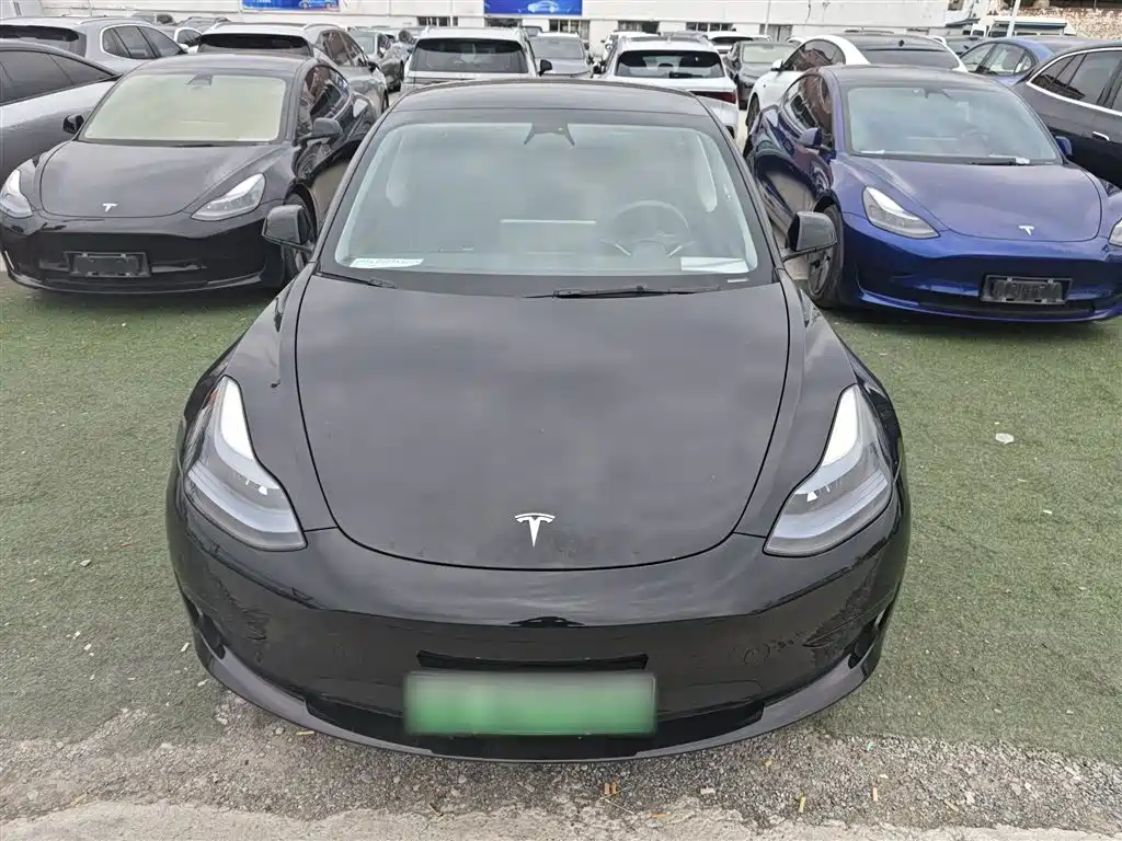 Фото 3 - Tesla Model 3