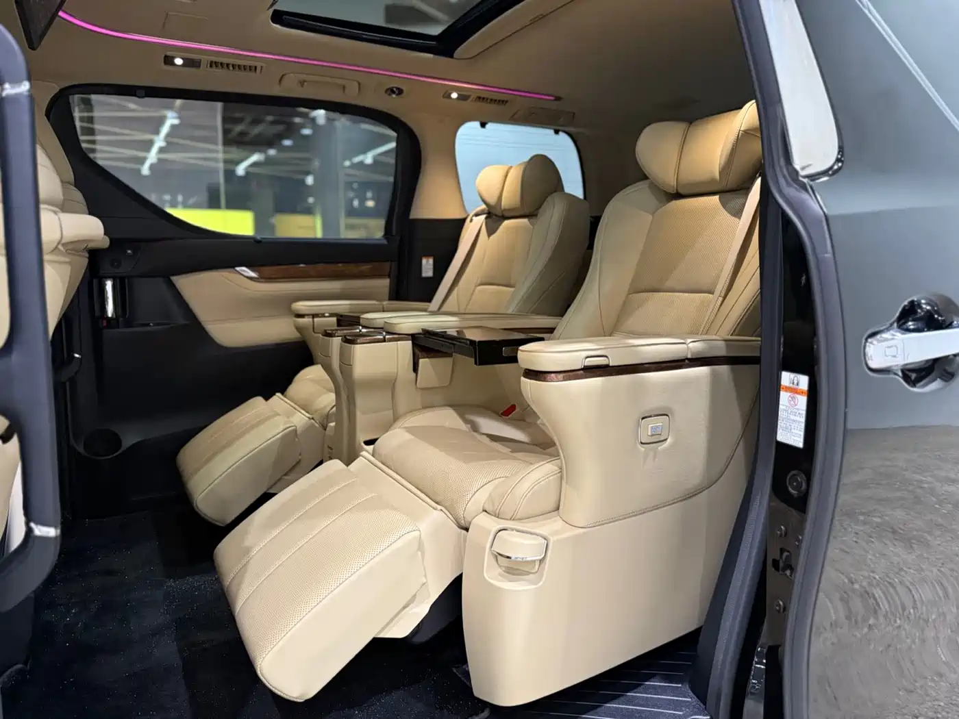 Toyota Alphard 2015 3.5L Premium Edition фото 10